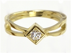 Dámský prsten ze žlutého zlata s diamantem + DÁREK ZDARMA