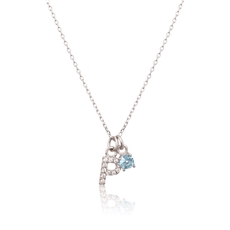 Stříbrný náhrdelník s modrým kamínkem a písmenem P SVLN0324XH2BI0P