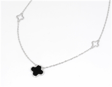 Dámský stříbrný náhrdelník se čtyřlístky a onyxem STNAH205F 