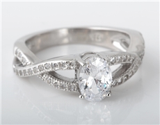 Stříbrný prsten s čirými zirkony strp0241f