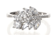 Stříbrný prsten s čirými zirkony strp0259f