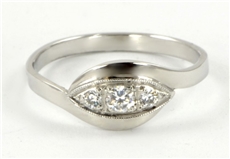 Prsten z bílého zlata se zirkony 1055 + DÁREK ZDARMA